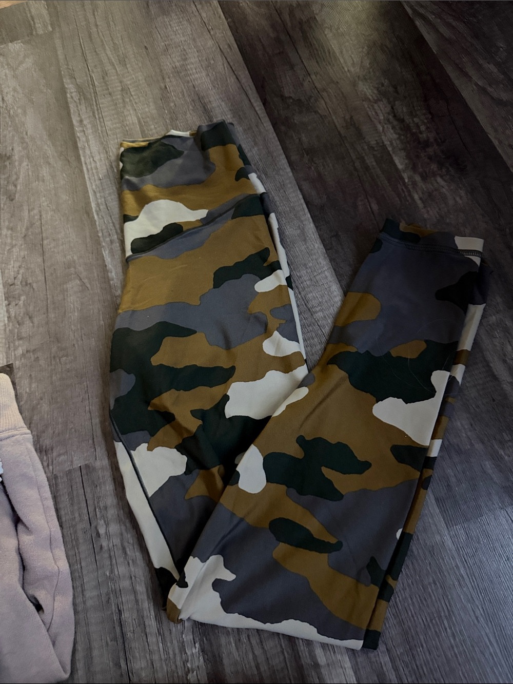 Women's Camouflage Print Leggings in Olive Green